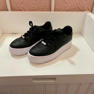 Womens Nike Air Force 1 Saga Low